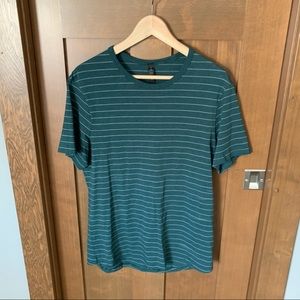Lululemon men’s blue/green tee